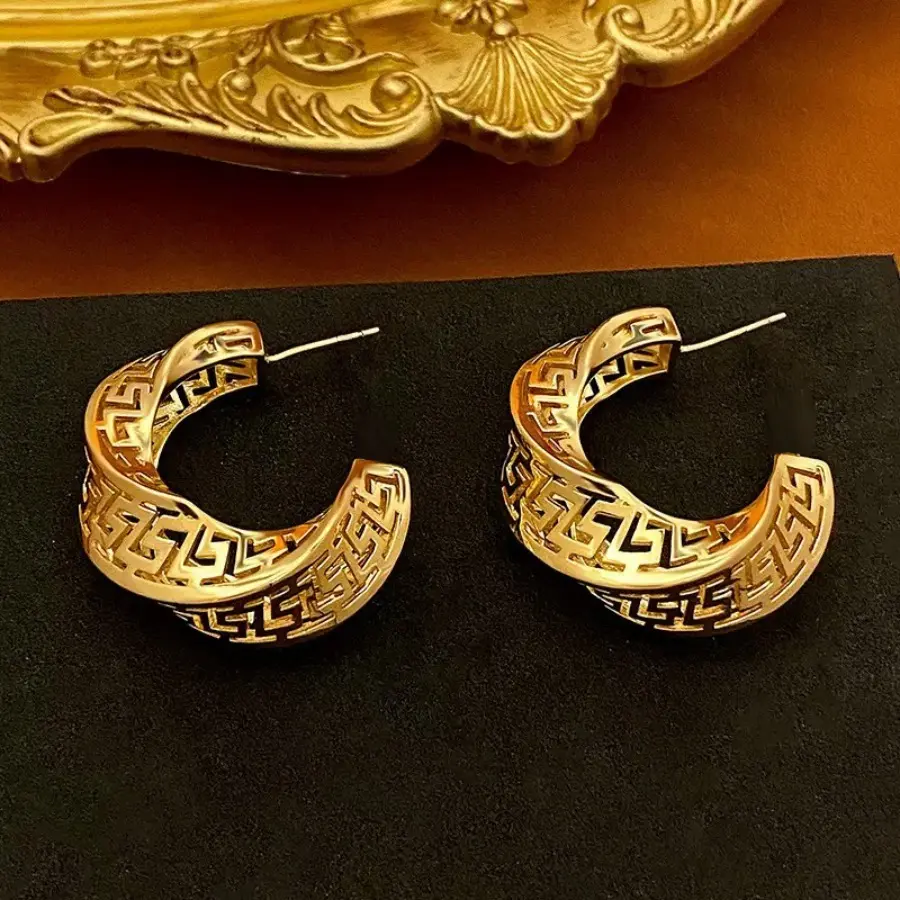 Fret Pattern Ear Hoops for Women, Retro Hoops Shape Metal Jewelry in Gold and Silver Tones for Daily Wear, Hoops Shape Earrings