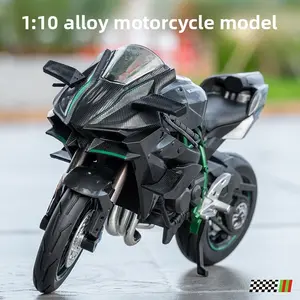 Alloy motorcycle model, with exquisite details restoring the charm of the motorcycle. The body is matched with cool colors. The metal exhaust pipe and movable suspension system make it a collector's piece. Suitable for both gift-giving and personal use.