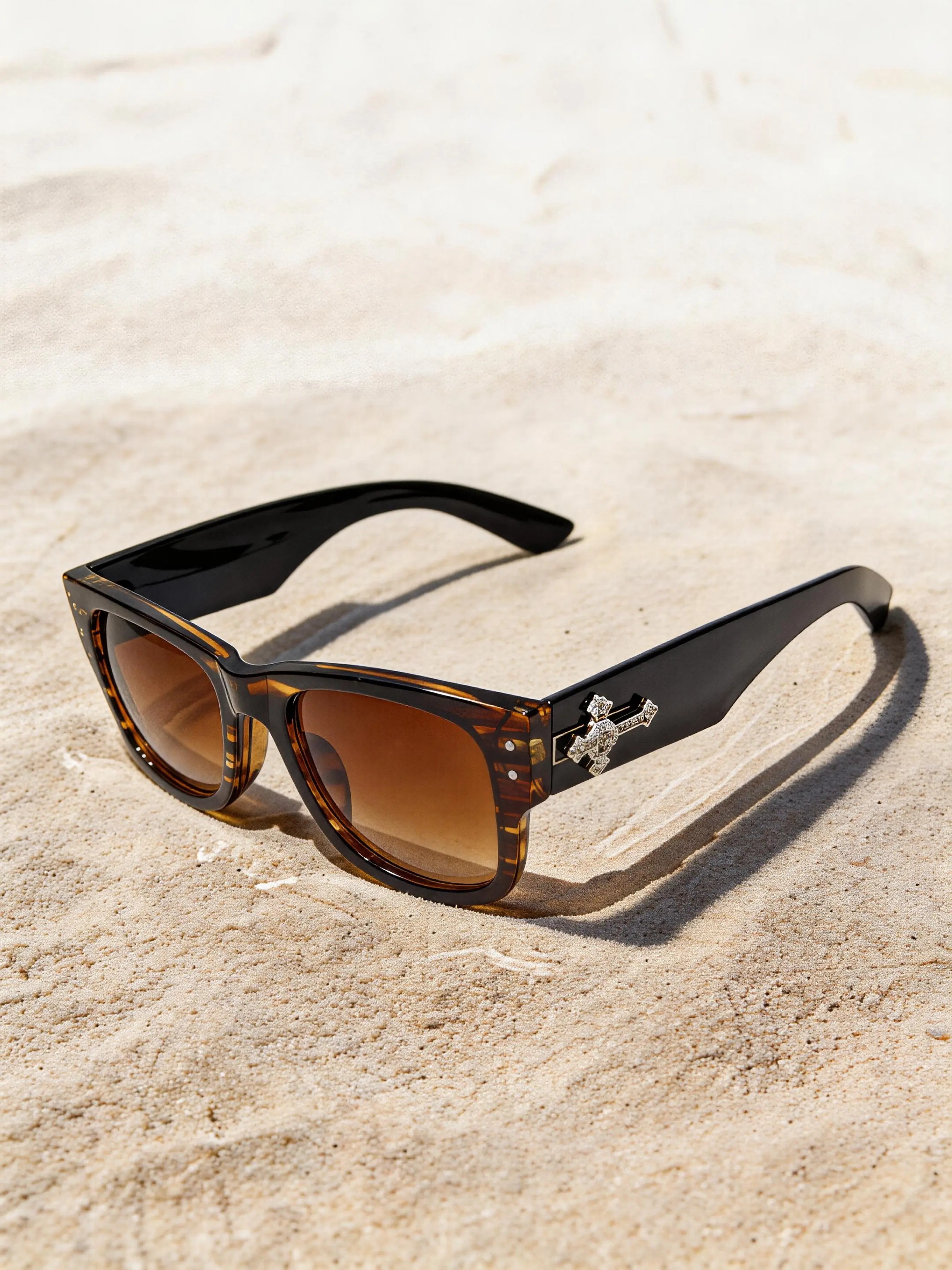 Thick Frame Glasses, Western Coast Hip Hop Rock Street Dance Style, Alloy Arrow Classic Retro Rivet Decor, Fashion Eyewear for and Photos, Vintage Sunglasses
