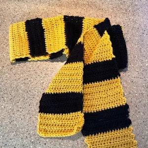 BACK TO HOGWARTS HUFFLEPUFF SCARF