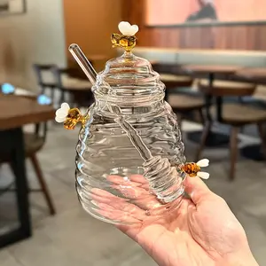 A bee-themed honey jar, Glass, with an integrated spoon - airtight lid - heat and shock resistant, suitable for kitchens and dining tables - a decorative bee ornament - an ideal gift for beekeepers and home cooks, a bee kitchen decoration