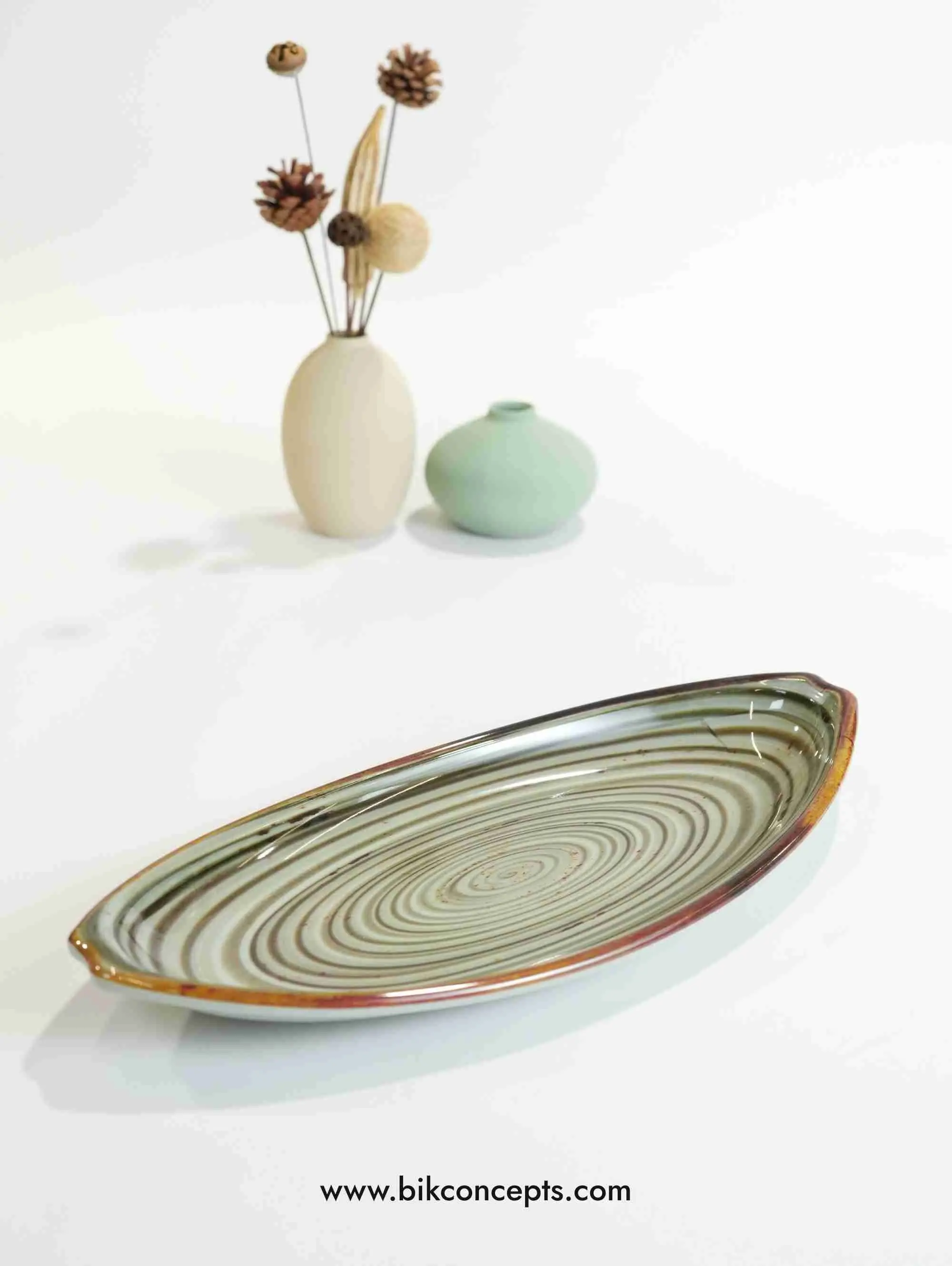 14" Rustic Willow Green Melamine Long Boat Platter - Shatterproof Oval Serving Dish with Toasted Rim, Aesthetic Outdoor Kitchen Tableware, Indoor