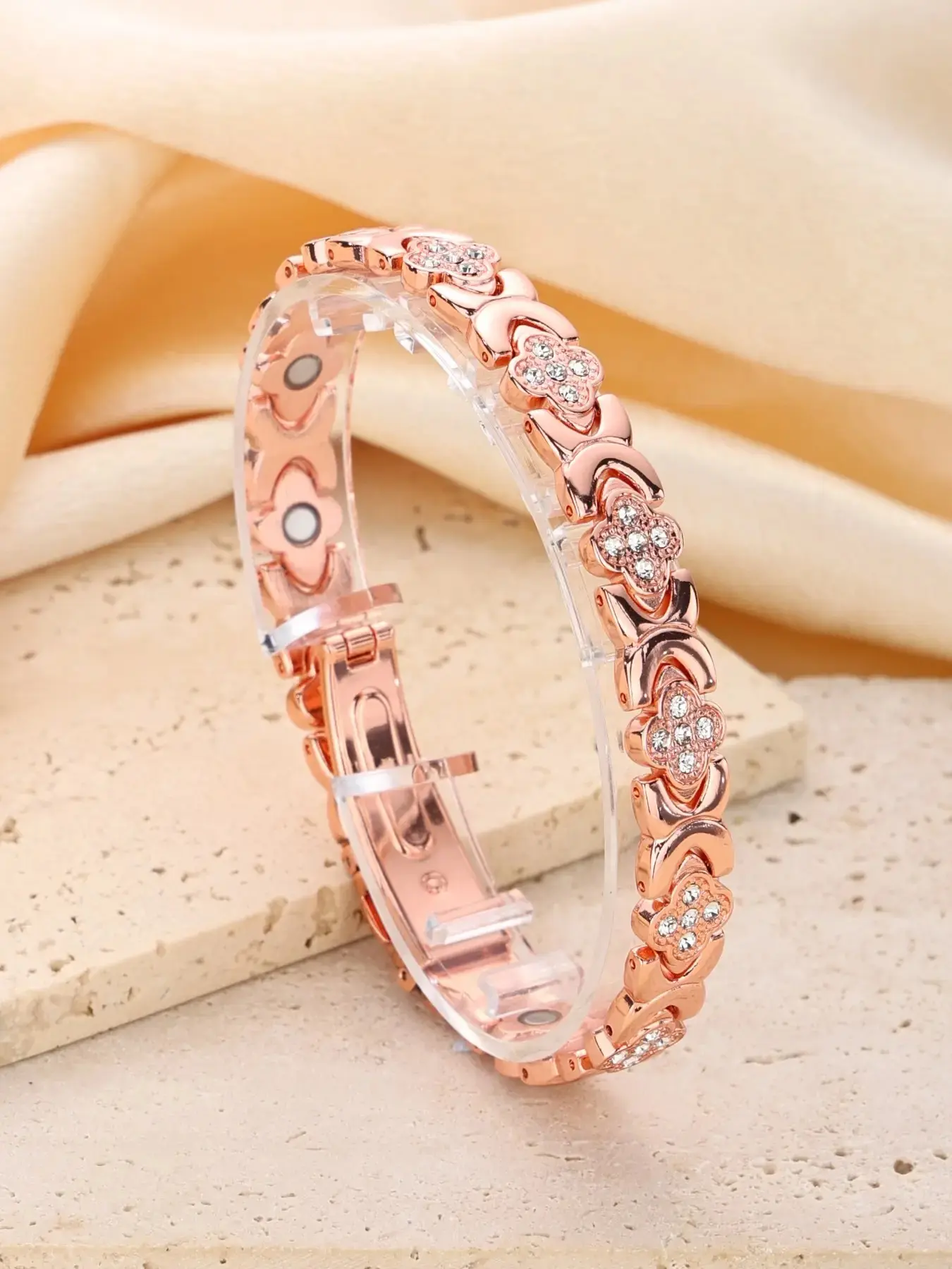 Ladies' bracelet, with a rose gold and silver dual color design, is a must-have item for trendy jewelry accessories. It is a fashionable accessory designed specifically for outdoor sports and is a women's exclusive bracelet.