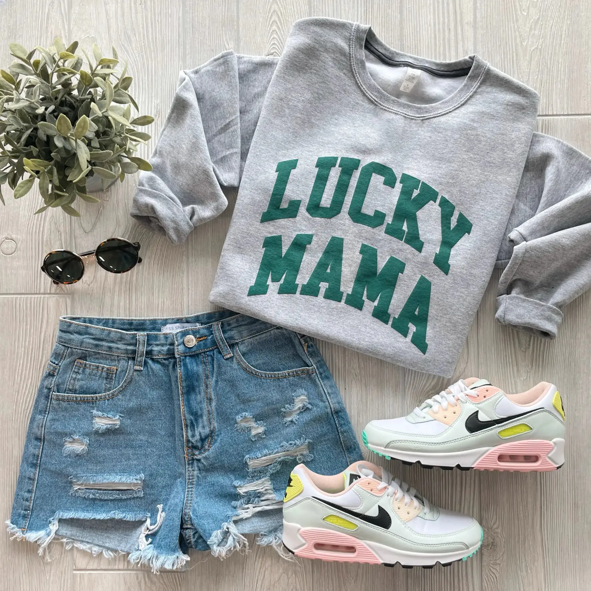 LUCKY MAMA • Puff Print Pullover LUCKY MAMA • Puff Print Pullover