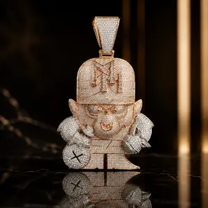 Full-diamond niche street style pendant, exquisite craftsmanship, high-end luxury niche, suitable as a gift for friends, birthday present, European and American style fashion item, stylish and eye-catching