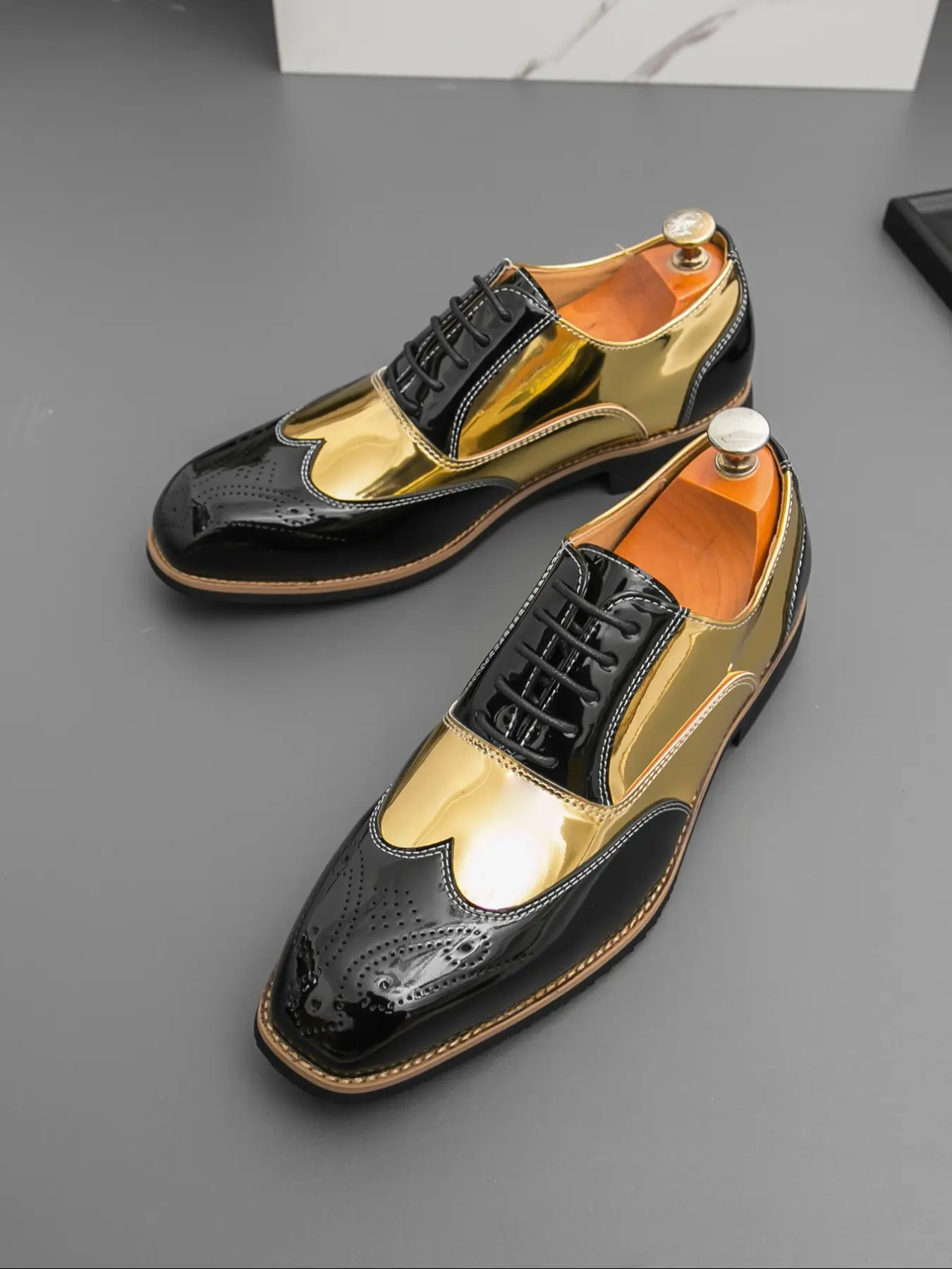 Men's Colorblock Brogue Carved Business Formal Party Patent Leather Shoes, Stylish Casual Wear Footwear, Perfect for Men's Daily & Special Occasions