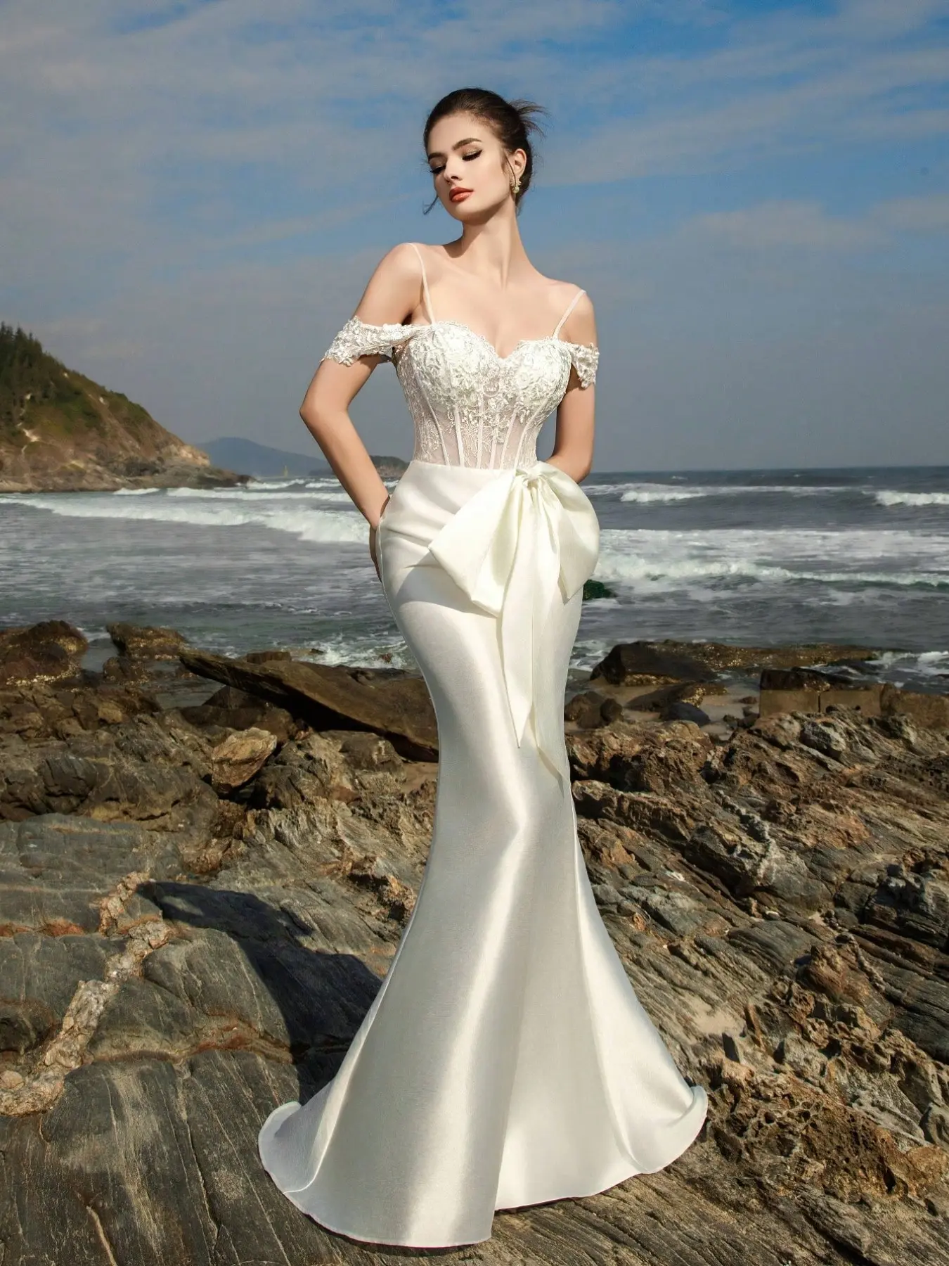 Elegant Mermaid Wedding Dress, Gorgeous One-Shoulder Lace Design, Slim Fit, Perfect for Brides, Noble & Cute Style