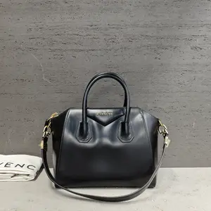 Pre-owned GIVENCHY Leather Shoulder Bags 7.8'' R14709 Shoulder Bag C14305485511 0612 T3 Mia
