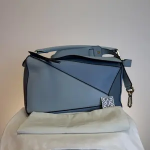 Pre-owned Loewe Leather tote bags Medium Puzzle Calfskin Blue (lb031926u9)