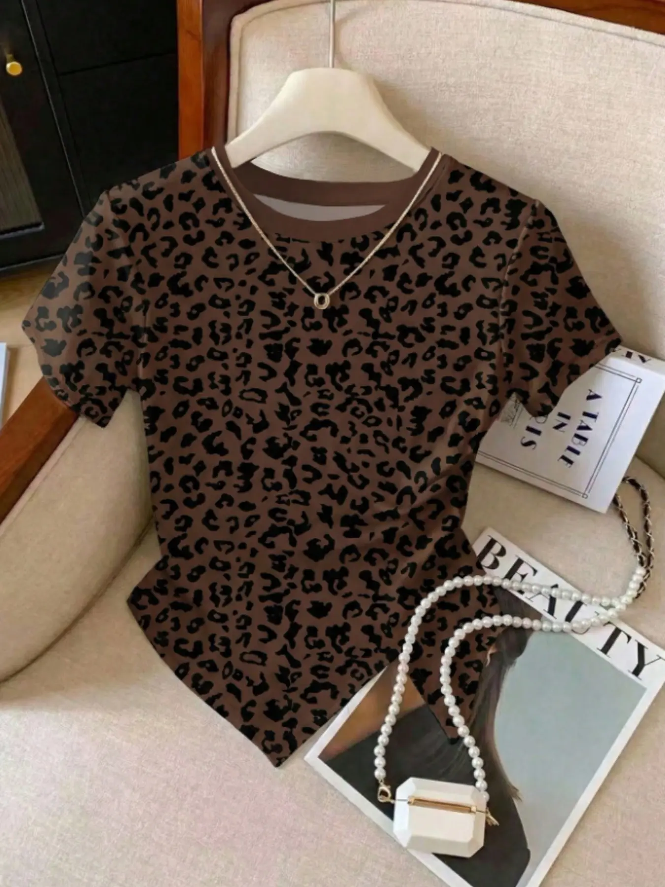 Women's New Spring Summer Leopard Print Asymmetrical Pattern Round Neck Slim Fit T-Shirt, Fashionable Casual Wear, Cute Casual Short Top for Vacation, Commute, Party