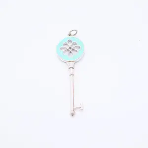 Pre-owned Knot Key Pendant Enamel W20434