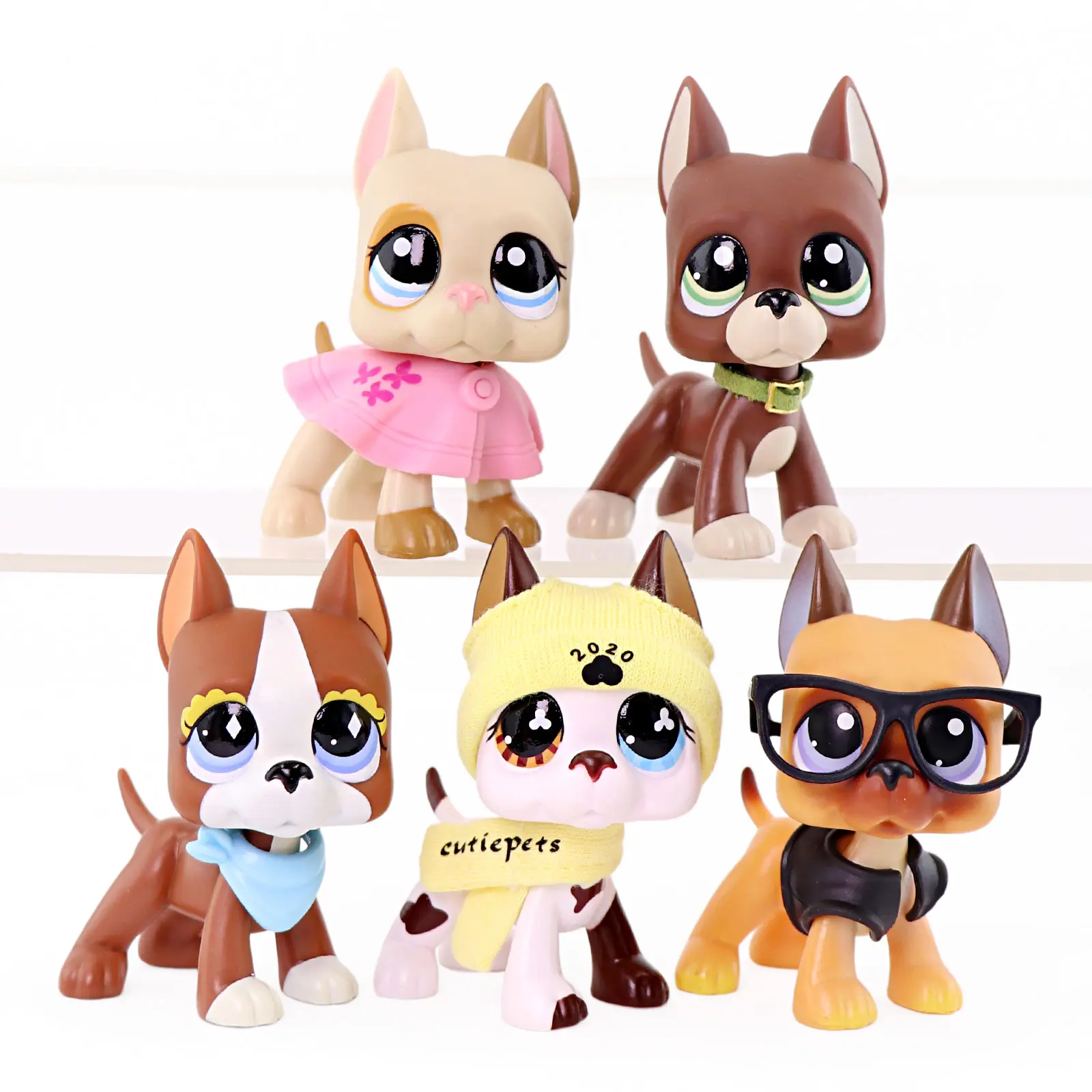 5 Pcs Cartoon Great Dane Puppy Figurines Set, Collectible Mini Dog Figures with Outfit Accessories, Hand-Painted Pet Statues, Desktop Decor Gift for Hobby Collectors