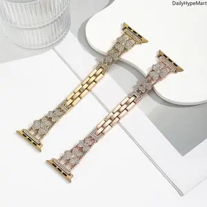 Clover Rhinestone Apple Watch Band – Luxury Jewelry Strap for 38–49mm (Series 1–10, SE, Ultra / Ultra 2), Elegant Women’s Design