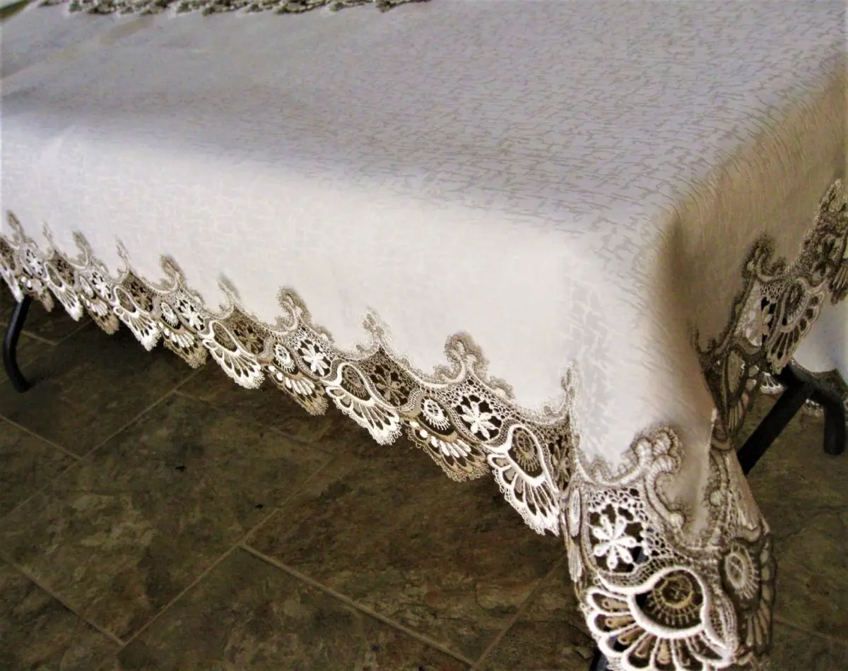 Sinobrite H8139-FF-68x142 Polyester Cocoa European Lace Tablecloth with White Antique Fabric, 68x142 in, Machine Washable, Antique Weave, Lace Edge, for Dining Area