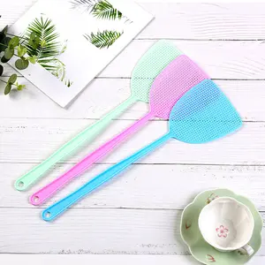 Fly swatter with thickened plastic mesh, household durable mosquito swatter with extended handle, fly swatter