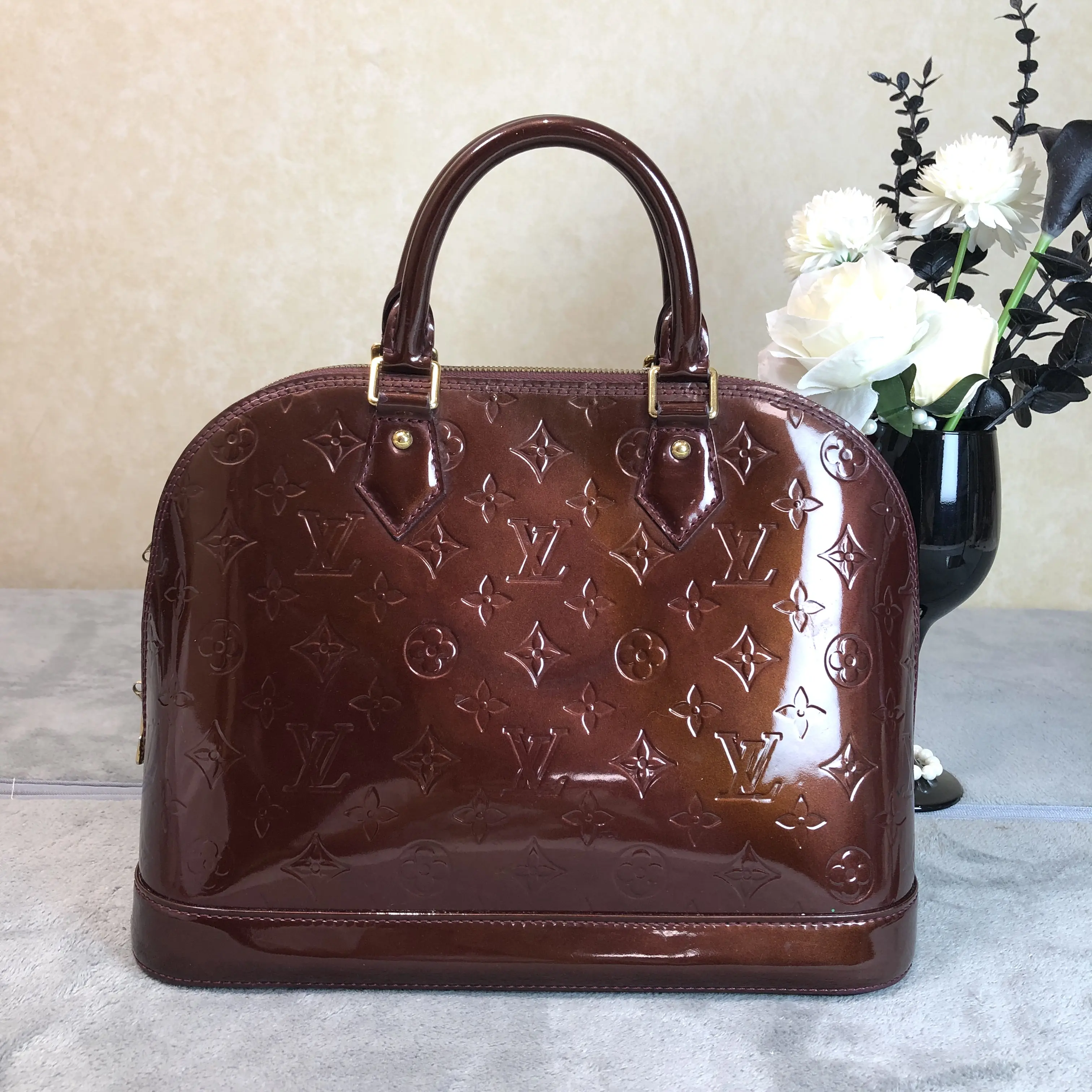 Pre-owned Louis Vuitton leather tote bags Alma Vernis Amarante Handbag 484486