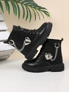 Spring 2026 Heart Buckle Chain Shoe Laces, Versatile Fashion Accessory, New Trendy Casual Boots, Above Ankle Below Knee Height, Footwear