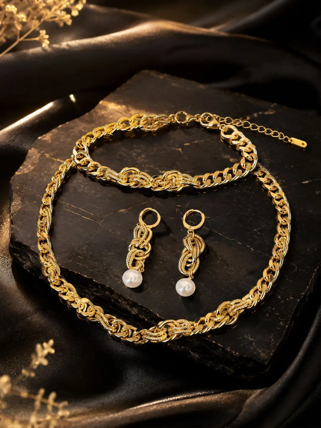 Selah Luxe / Gold-Plated Cuban Chain & Pearl Drop Earrings Set