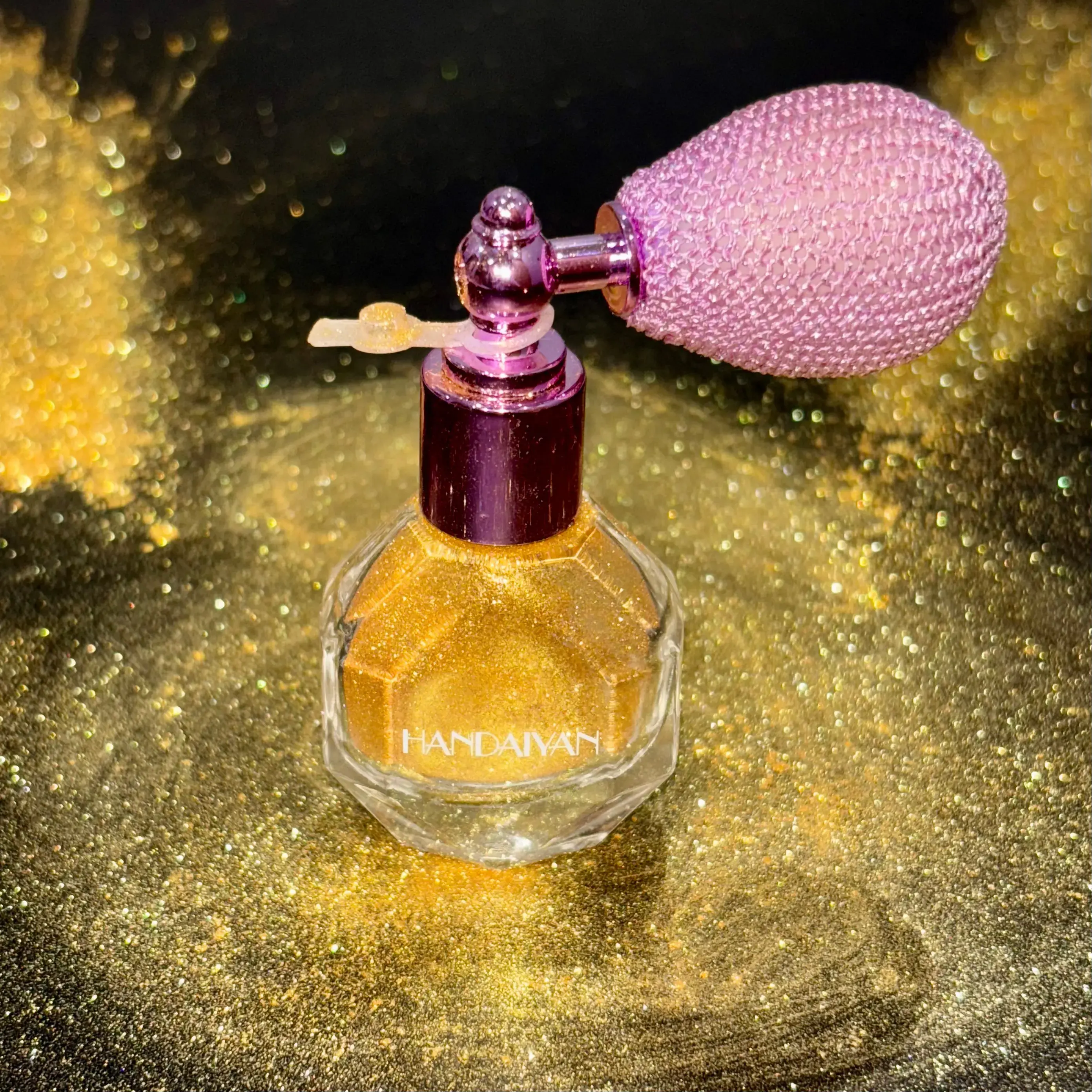 HANDAIYAN Shimmering Highlighter Powder Spray, Ultra Fine Sparkle Glitter Mist for Face, Body, Hair & Lips, Lightweight Long-Lasting Luminous Glow for Halloween, Festival, Rave, Party & Daily Wear