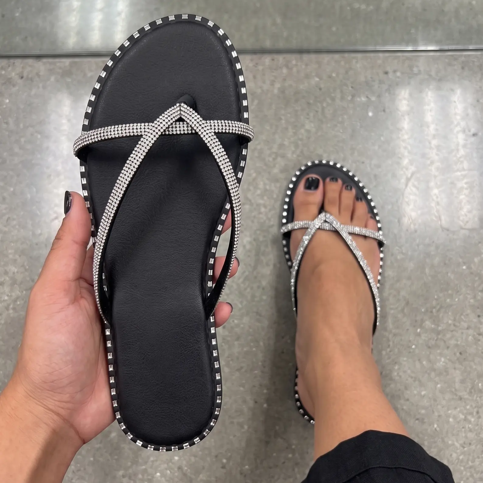 Rhinestone Criss-Cross Thong Sandals – Black