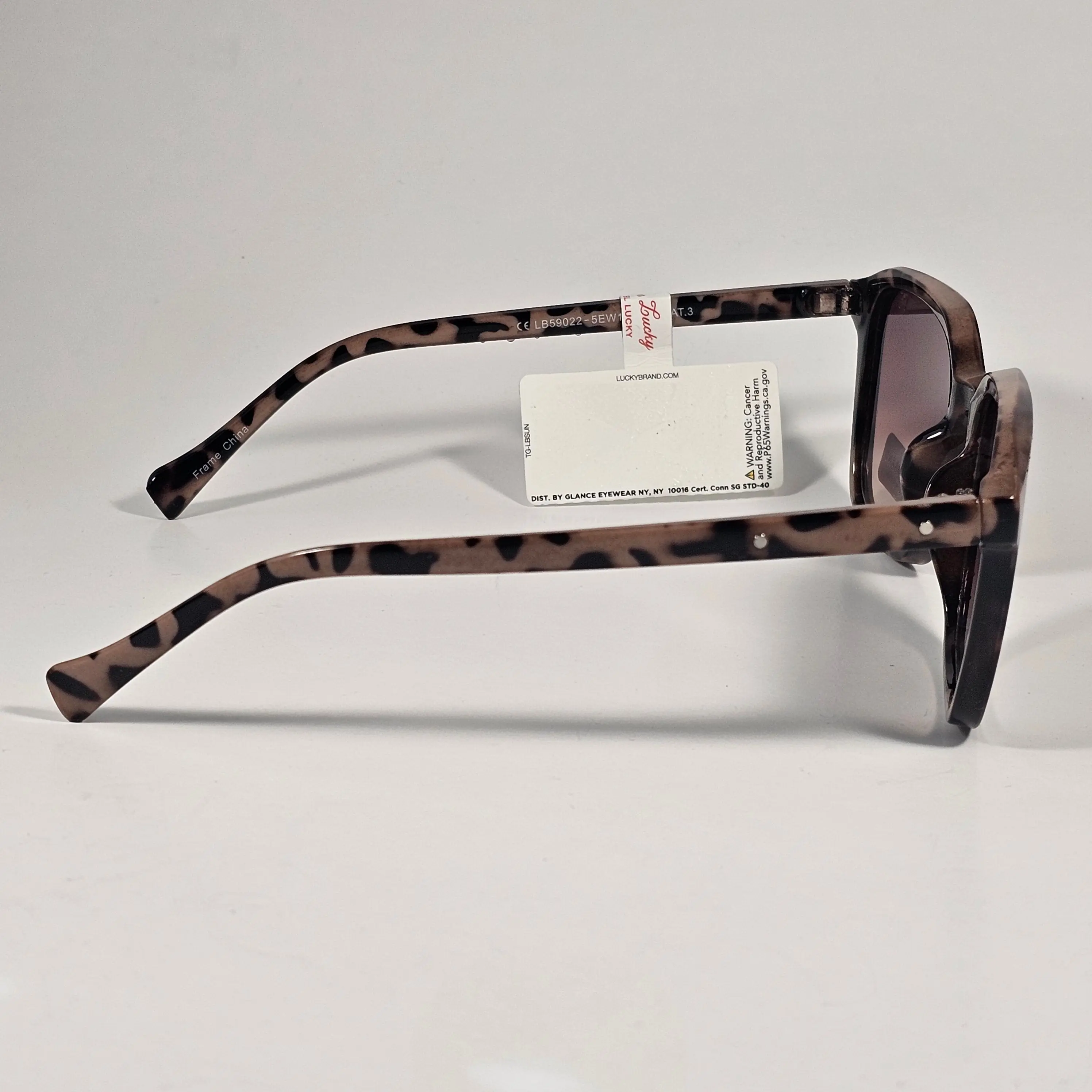 NWT LUCKY BRAND OVERSIZED SUNGLASSES EYEWEAR ACCESSORY lucky-brand-rectangle-  main image 2