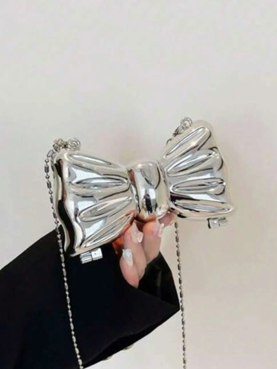 Mini Bow Clutch Bag Metallic Silver Acrylic Crossbody Purse with Detachable Chain Strap for Evening Parties and Fashion Events