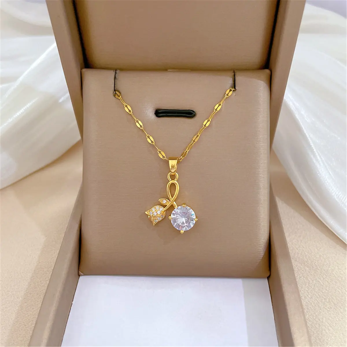 Tulip Pendant Necklace for Women, Vintage-Inspired 3D Floral Copper Jewelry with Sparkling Zirconia, Daily Wear Plant Design Gift, Plants, Copper Setting, Elegant, Female, Casual, Stainless Steel, Flowers, Chain Jewelry Necklaces