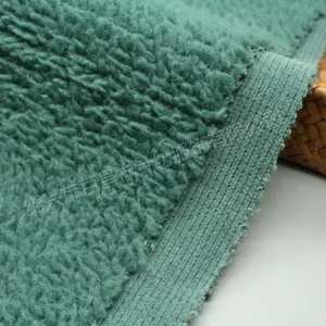 One-piece knitted polyester lamb wool fabric, non-composite, non-shedding, suitable for autumn and winter