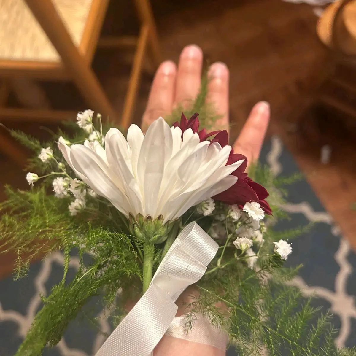 Chic Floral Wedding Boutonniere - Classic White & Red Rose Groom’s Accessory for Men