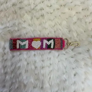 Beaded Keychain with "MOM" Design, Colorful Bead Embroidery, Adjustable Loop & Keyring Attachment