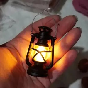 Mini LED Retro Glowing Pony Illuminated Lantern, Simulation Candle Light, Night Light for Dolls, Miniature Oil Light Lamp, Home Decor Toy