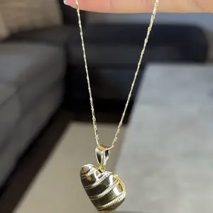 Backless Casual Heart Necklace - Elegant Gold Tone Chain with Heart Pendant for Women's Fashion Jewelry