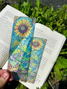 Sunflower Bookmark, Stained Glass Floral Bookmark, Nature- Inspired Gift for Book Lovers, Vibrant Golden Sunflower Book Accessory