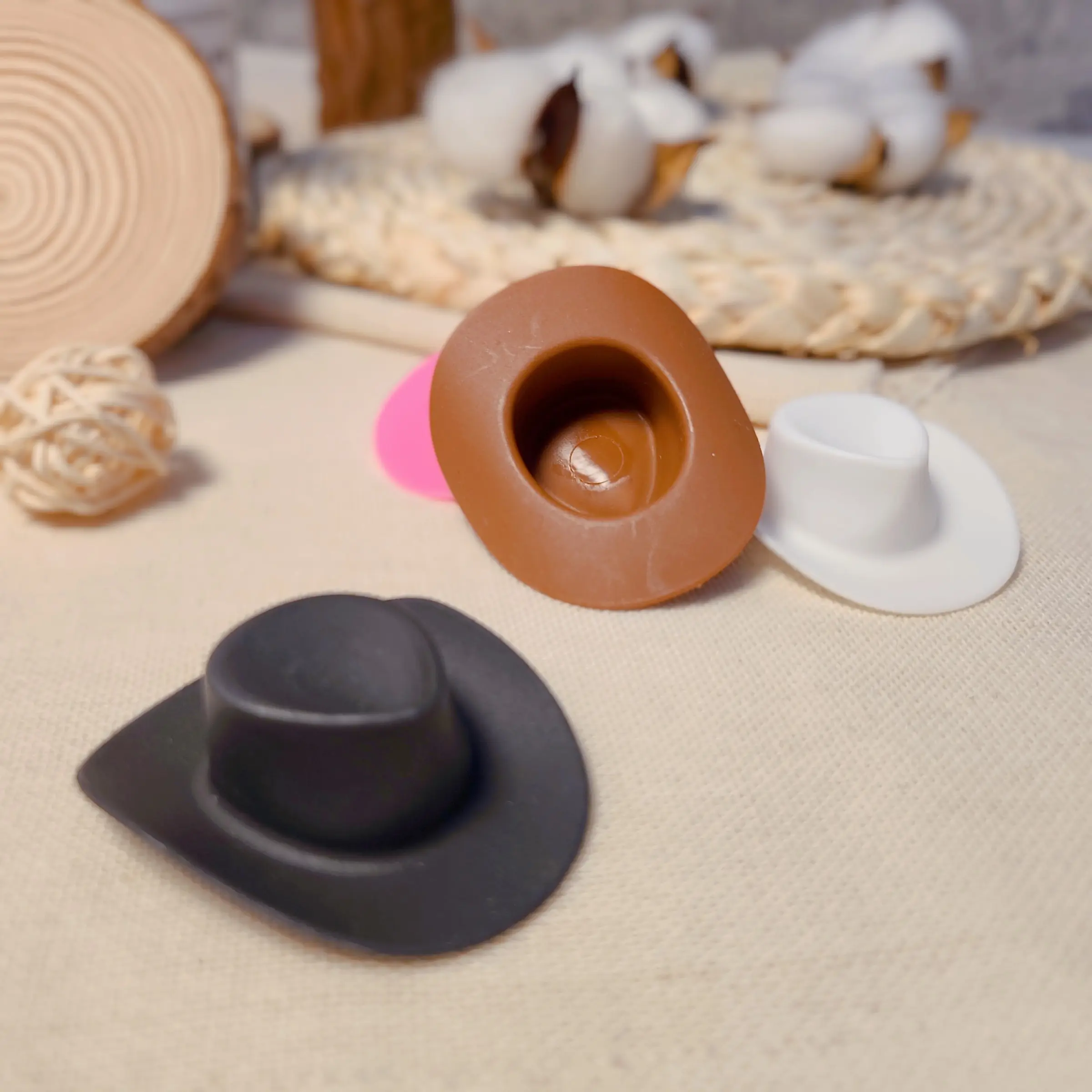 24pcs Mini Western Plastic Cowboy Hats, Holiday Party DIY Kit, Festival House Decorations, Four Colors Available, Party Decoration Supplies, Party Event Props, Party Accessories