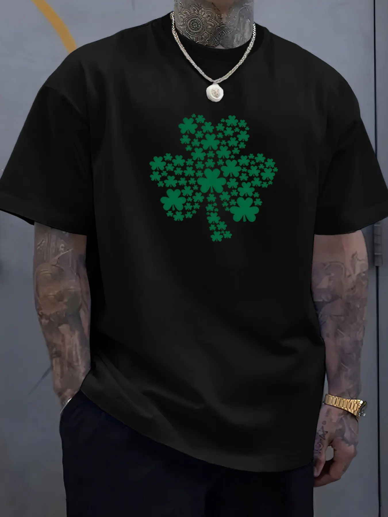 Men's T-Shirt with Green Clover Print - Short Sleeve Round Neck Casual Shirt, Lightweight Suitable for Summer & Year-Round Wear, Machine Washable Regular Fit Suitable for Everyday, Office, and Irish-Themed Events