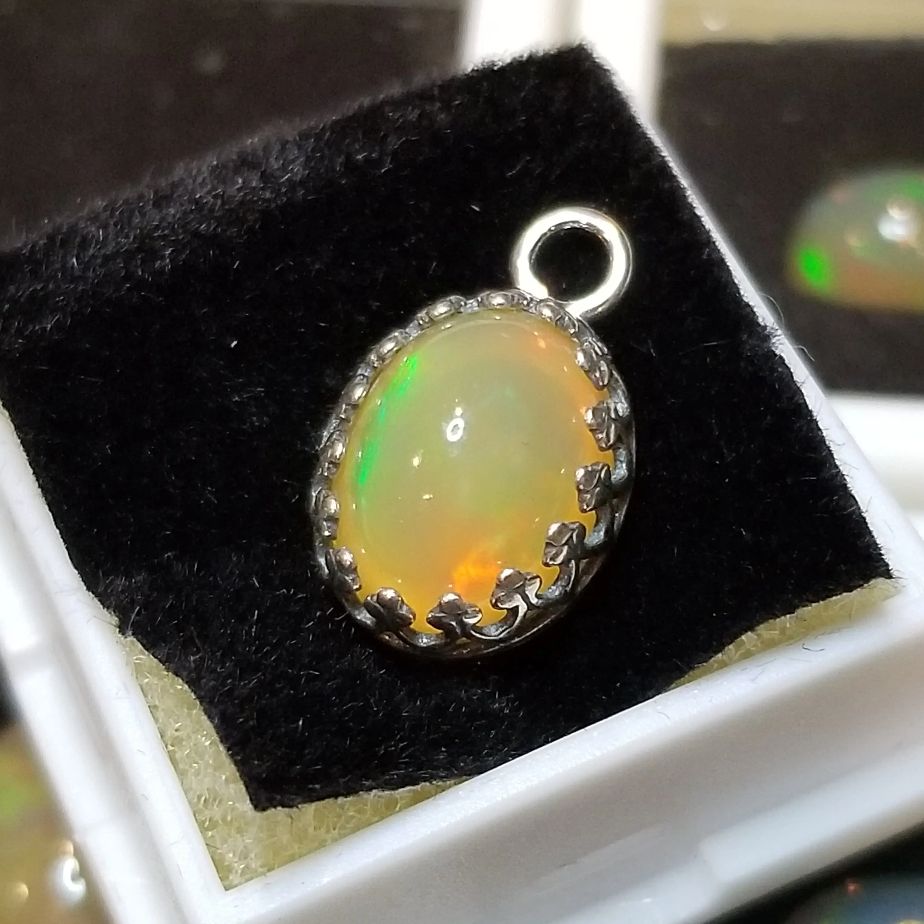 Ethiopian Yellow Opal 4ct Pendant Semi Precious Gemstone Silver Pendant (170-34-1)