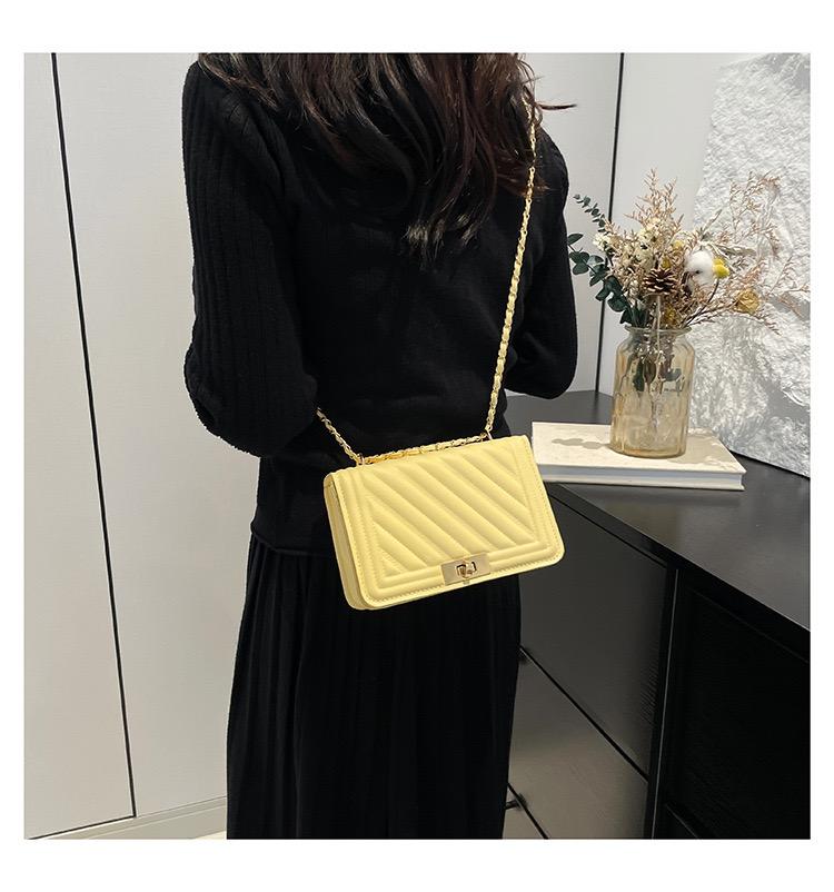 Fashionable New Solid Color PU Embossed Shoulder Bag, Street Commuting Crossbody Bag, Minimalist Women's Chain Small Square Handbag