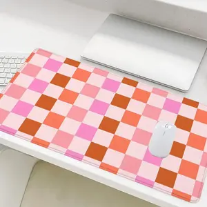 Retro Checkered Pattern Mouse Pad, Rectangle Gaming Mouse Pad, Non-Slip Rubber Base Stitched Edge Desk Pad for Desk Laptop Desktop, Cute Desk Accessories