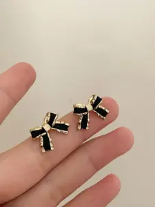 Small and delicate bow earrings, Elegant Minimalist Earrings, suitable for daily wear, vacation dates, and other occasions, are also a surprising and exquisite small gift.