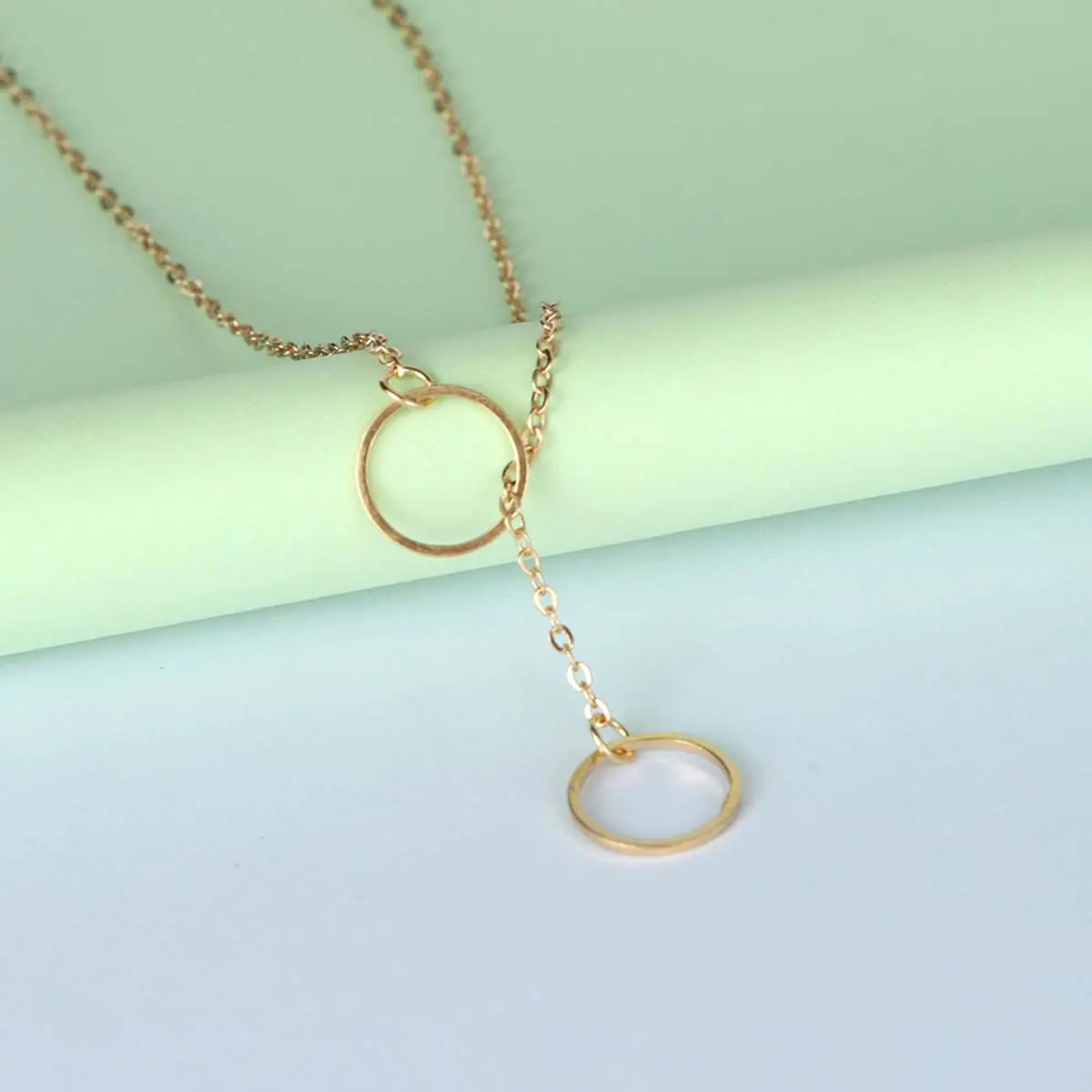 Women's Interlocked Double Circle Geometric Pendant Necklace - Casual Adjustable Metal-Coated Collarbone Chain, Minimalist Short High-Shine Polished, Elegant Female Adult Daily Wear Thoughtful Gift Option (Chain & Link Jewelry)