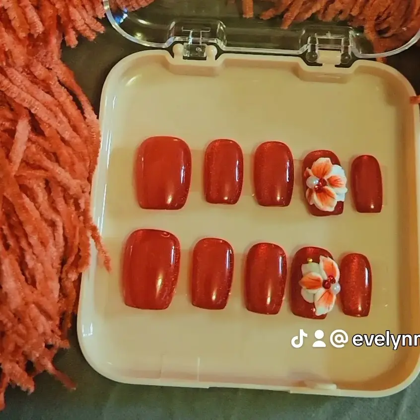 Jelly Short Nails Glossy Red with Floral Design for Stylish Manicure