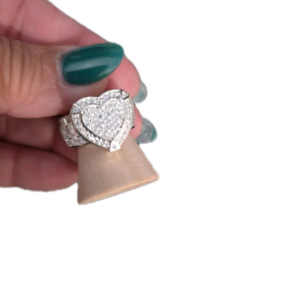 Beautiful silver ring with zirconia high quality