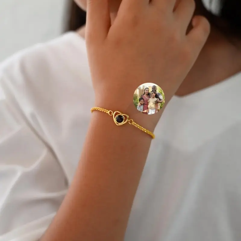 1pc Personalized Photo Bracelet - Custom Picture Inside Heart-Shaped Jewelry, Birthday/Christmas Gift for Women, Mom, Wife - Memorial Keepsake Chain with Your Own Photos - Elegant Birthday or Anniversary Present, Custom Photo Gifts