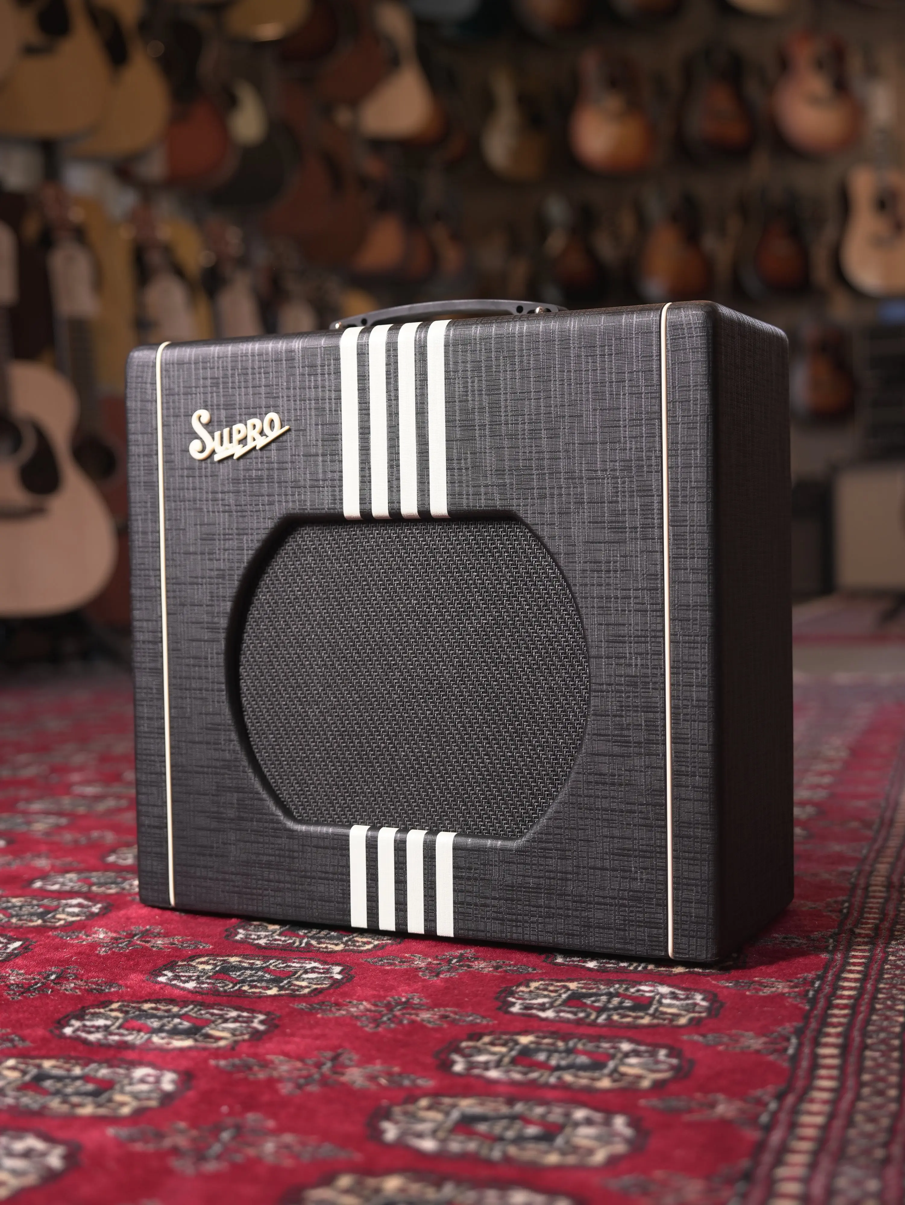 Supro Delta King 12 15w 1x12" Tube Guitar Amp Combo - Black w/ Cream Stripes