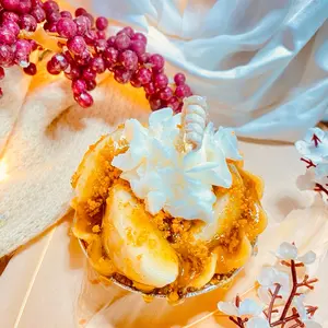 Baked Apple Pie Dessert Candle - Perfect for Home Decor