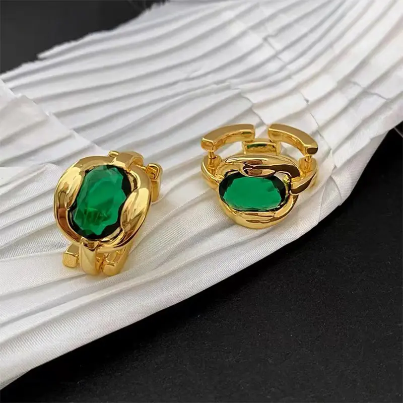 green A luxurious hand polished Moissanite ring paired with green zircon. Exquisite craftsmanship. Sparkling Moissanite and green zircon. Master level aesthetic design. Excellent quality. Brilliant and radiant. High quality hand polished. Unmatched talent