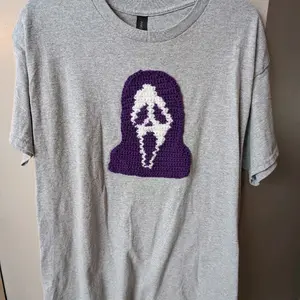 purple ghost face patch Tshirt