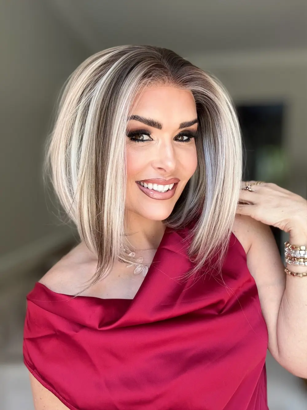 AISOM Caris Buttercream Blonde Short Bob Free Part Lace Front Wig 12 Inches Low Density Short Wig for Summer Everyday Wig