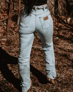 Wrangler Cowboy Cut Bleach Women's Slim Fit Wrangler Cowboy Cut Bleach Women's Slim Fit