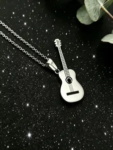 Punk Rock Guitar Pick Necklace Pendant, Unisex Couple Necklace, Titanium Steel Non-Fading Fashion Jewelry, Stylish Accessory for Men and Women